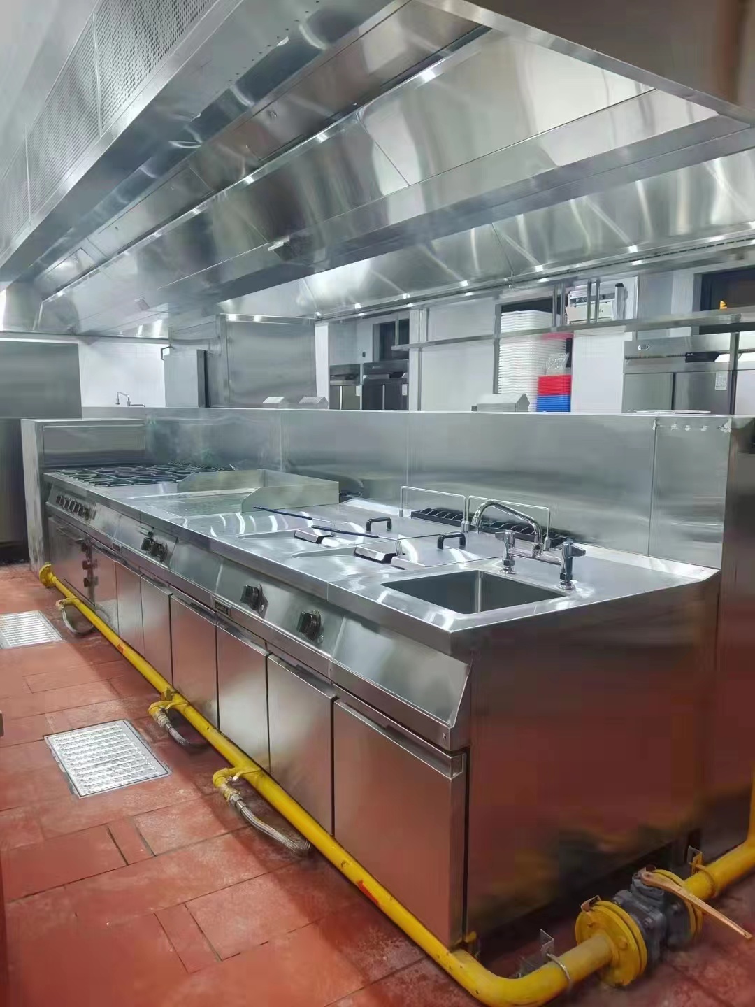 食堂厨房设备工程厂家在设计食堂厨房规划设计与大功率商用电磁炉有哪些优势煮汤？