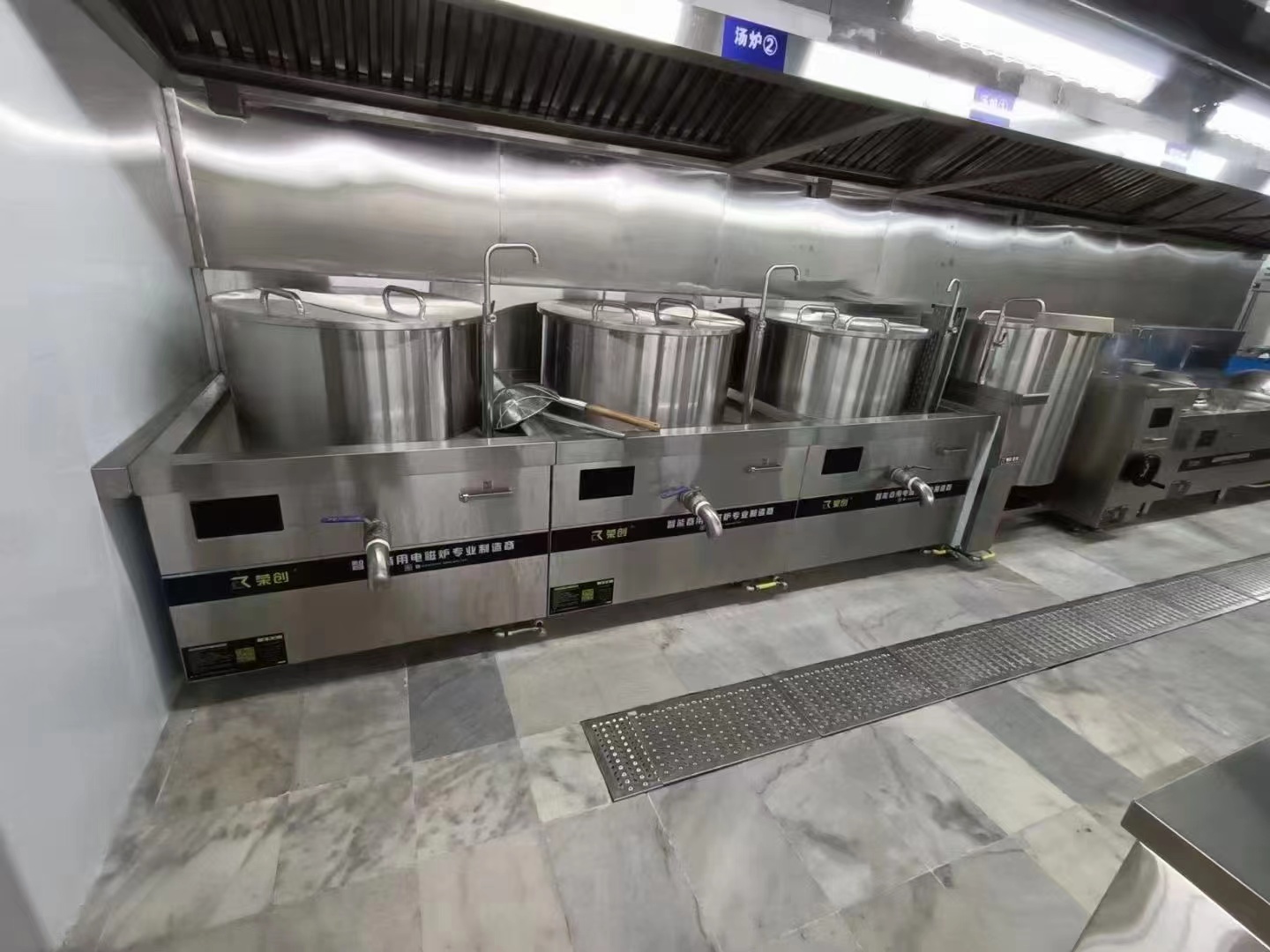 300人食堂食堂厨具设备配置怎么才算合理规划以及设备报价